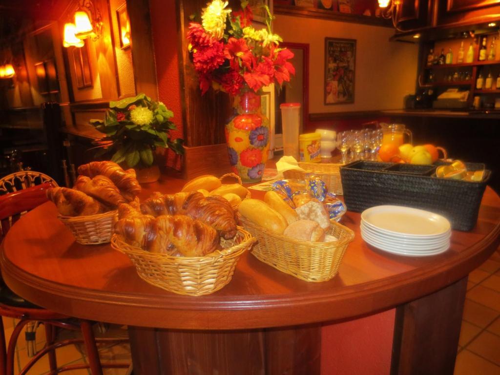 Hotellerie Du Centre Salies-du-Salat Экстерьер фото